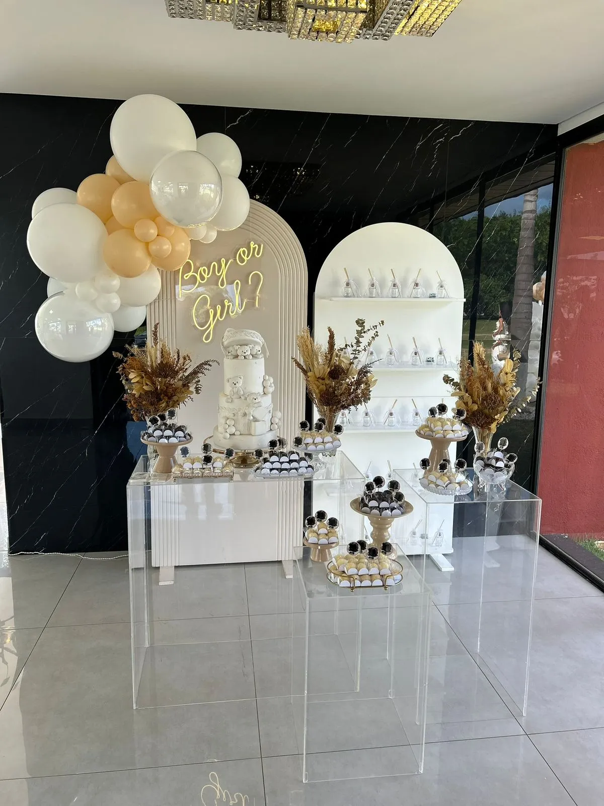 Decoração de festas com balões em tons pastéis